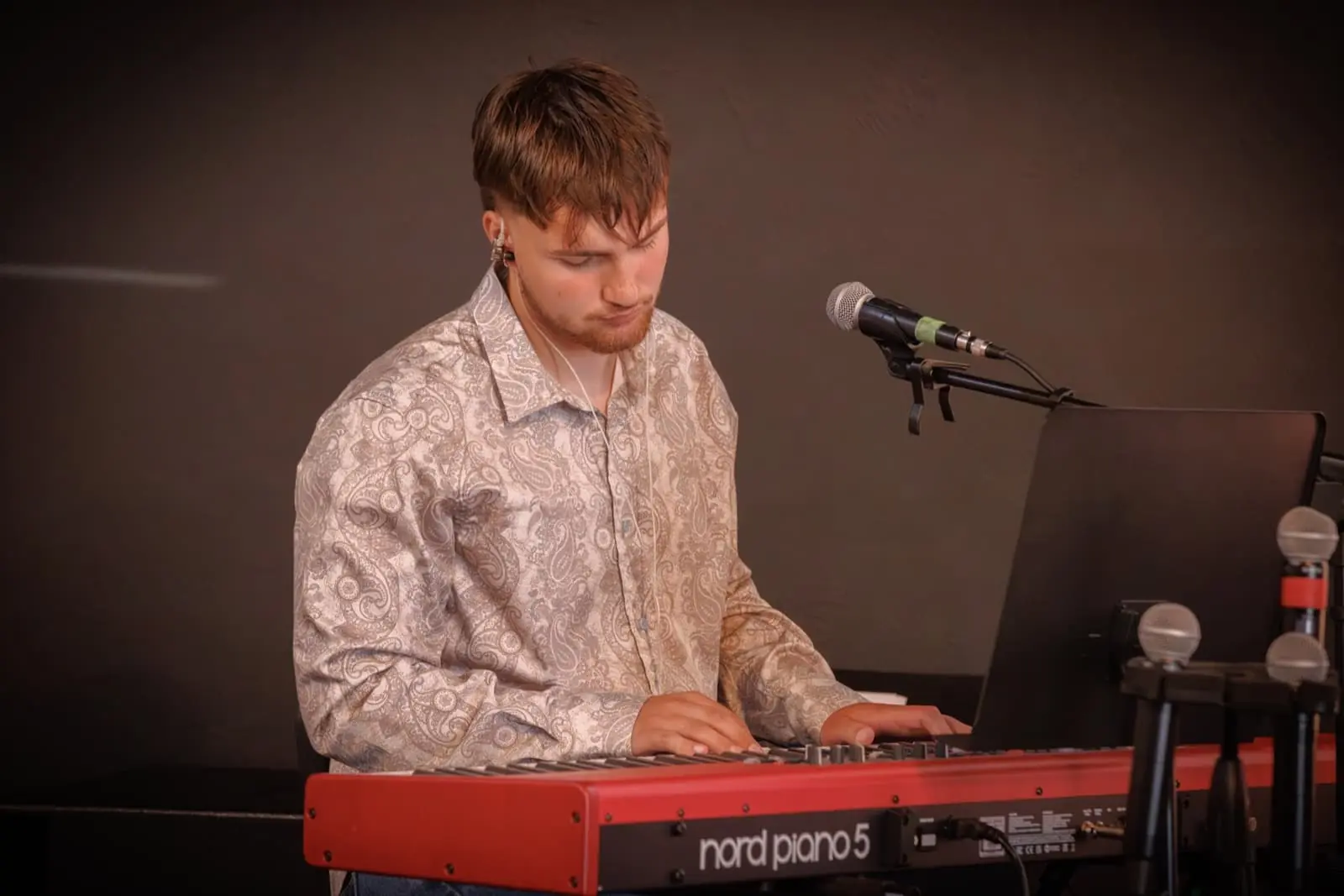 Keyboard player serving during worship